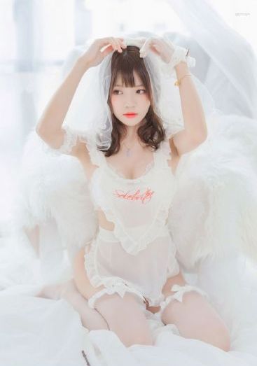 欧美日本一道高清二区_十万网红美女美酱